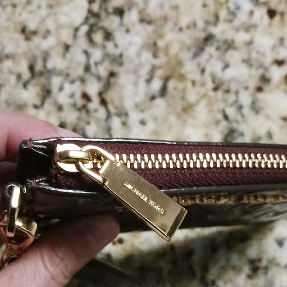 Michael Kors Signature Logo Glossy Blk Merlot Wristlet/ Cardholder Wallet NEW - Picture 6 of 6